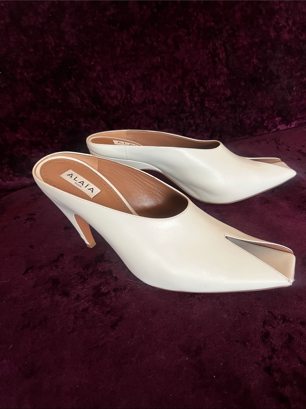 Alaïa
Leather Mules
Women's Size: 11 | IT 41